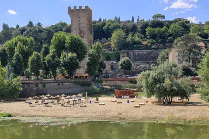 spiagge in citta FIrenze Arno