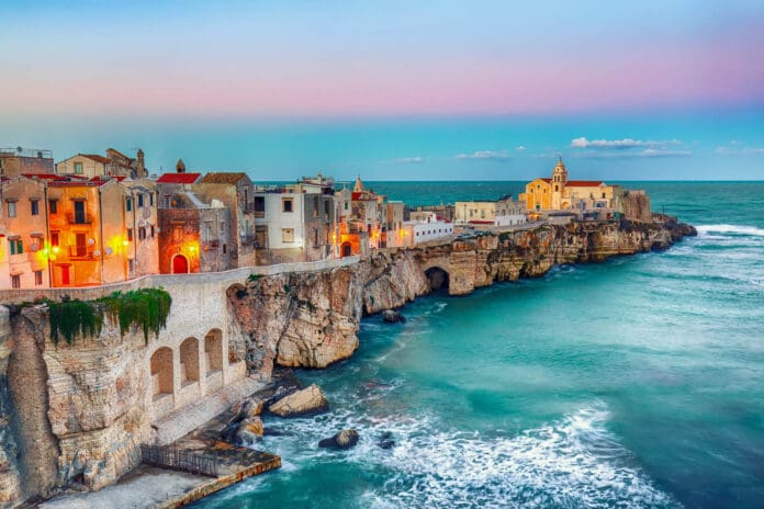 panorama di Vieste all'alba