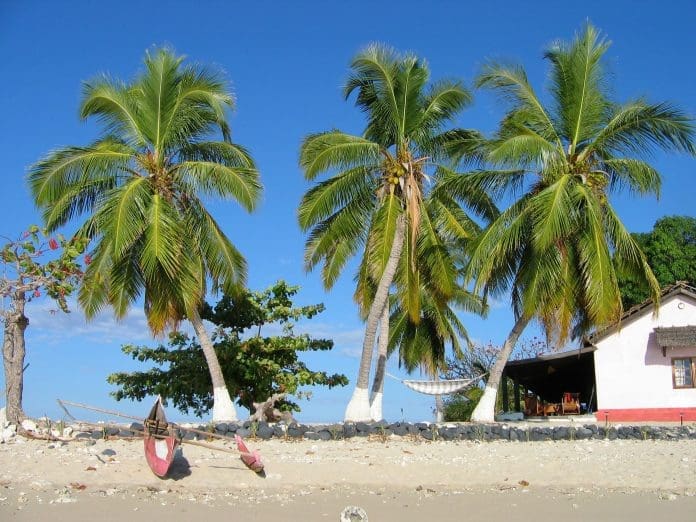 spiaggia e canoe madagascar