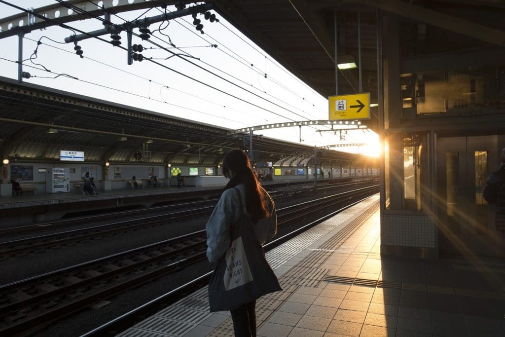 stazione tokyo con sole