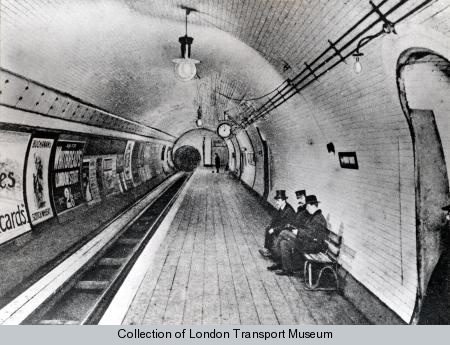 foto vecchia della metro di londra