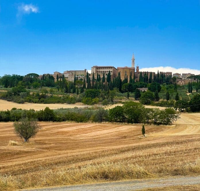 Pienza vista dalle campagne