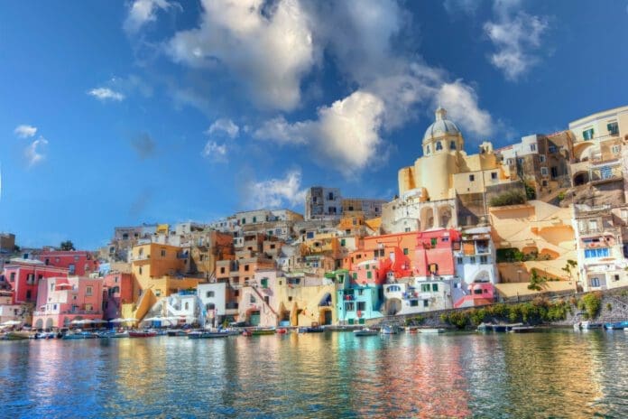 Procida in Barca