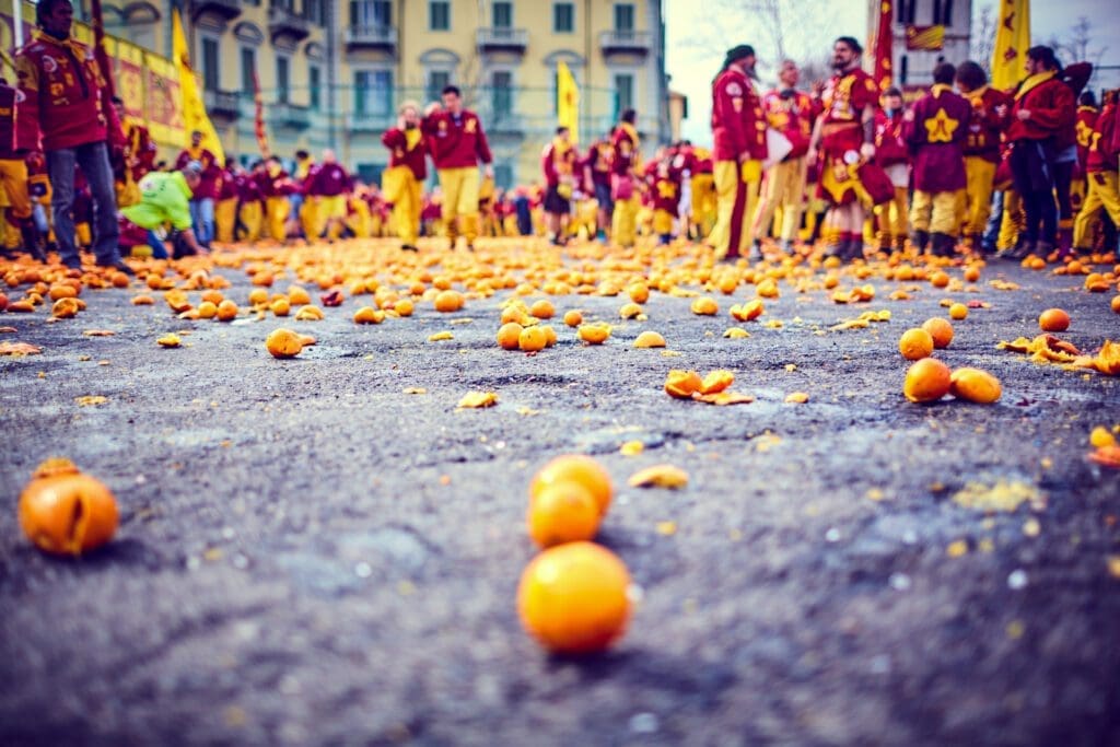 Carnevale di Ivrea e la battaglia con le arance