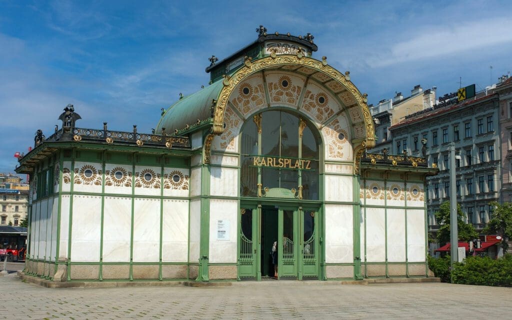 Karlsplatz metro Vienna