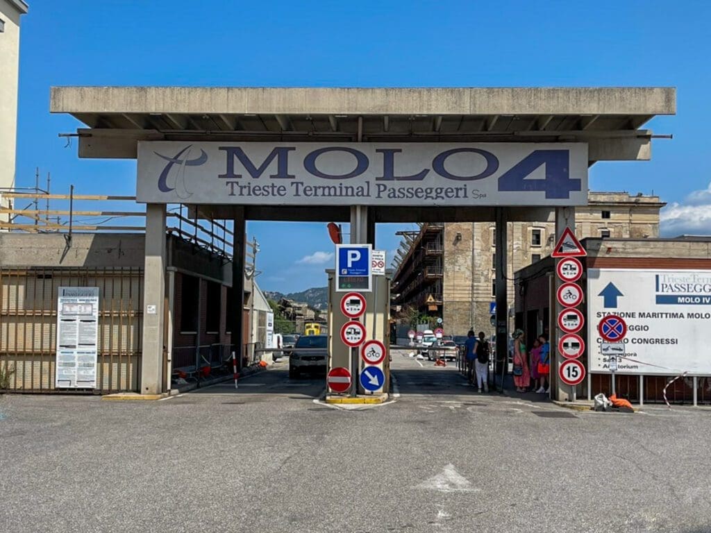 Parcheggio Molo 4