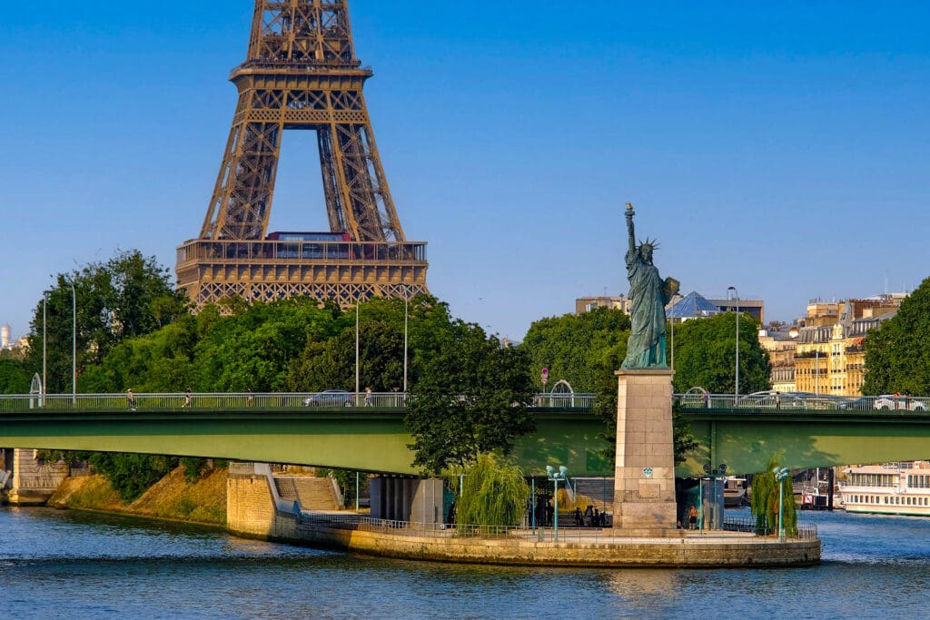 Statua della Libertà a Parigi