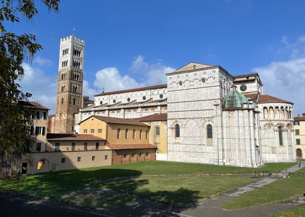 Duomo di Lucca visto dalle mura