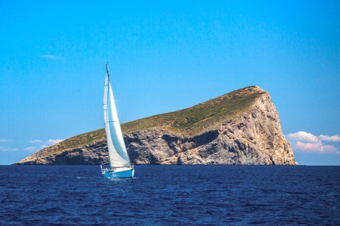 barca a vela isola grecia