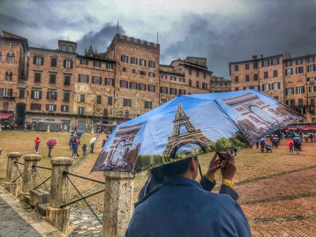 Piazza del Campo con Turisti