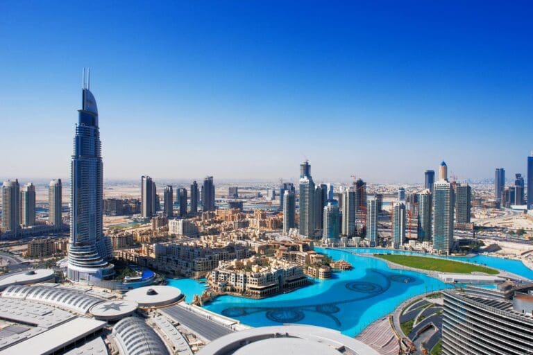 Noleggio auto negli Emirati Arabi Uniti: un modo conveniente per esplorare il paese con il proprio mezzo di trasporto