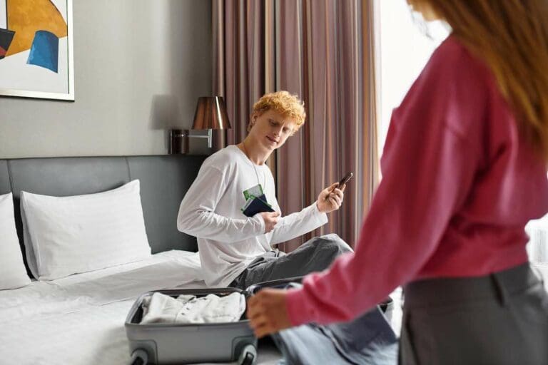 Cosa mettere in valigia per un weekend all’estero: gli accessori indispensabili