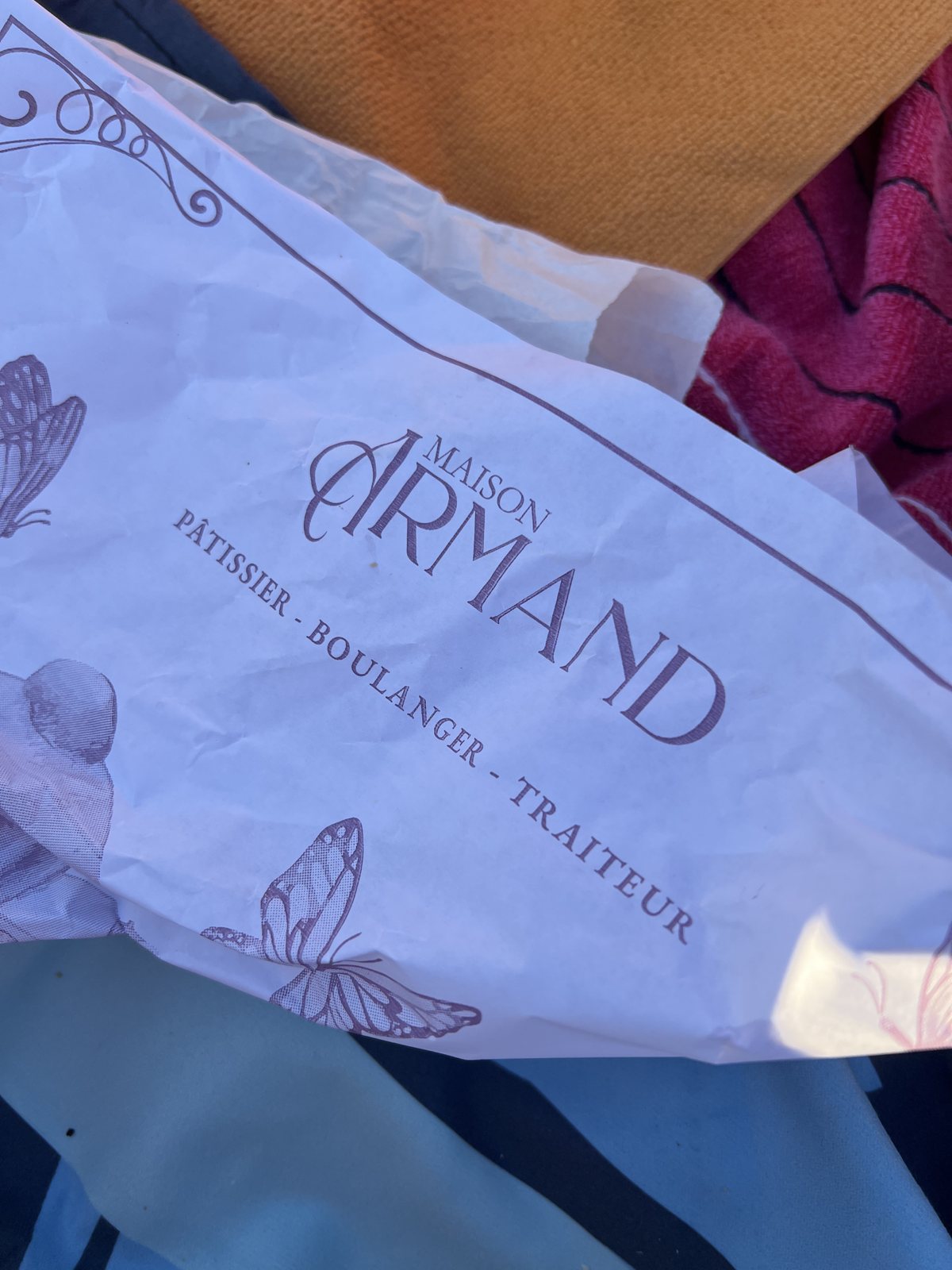 La carta da forno con il logo di Maison Armand, pâtissier e boulanger a Nizza